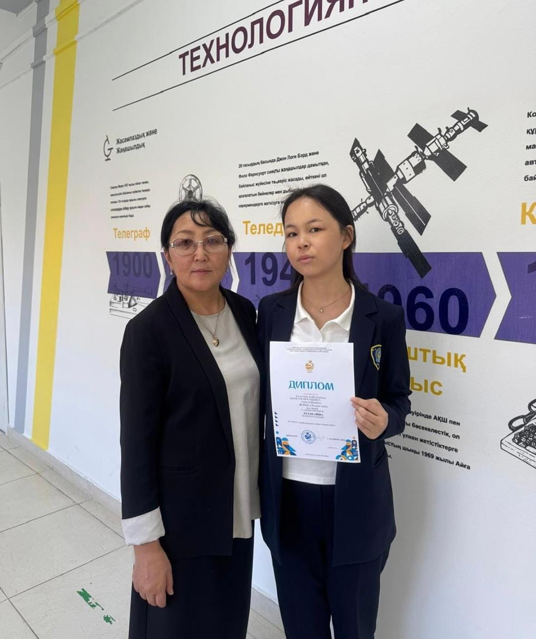 Тілдер бәйгесінде топ жарған жетістік!